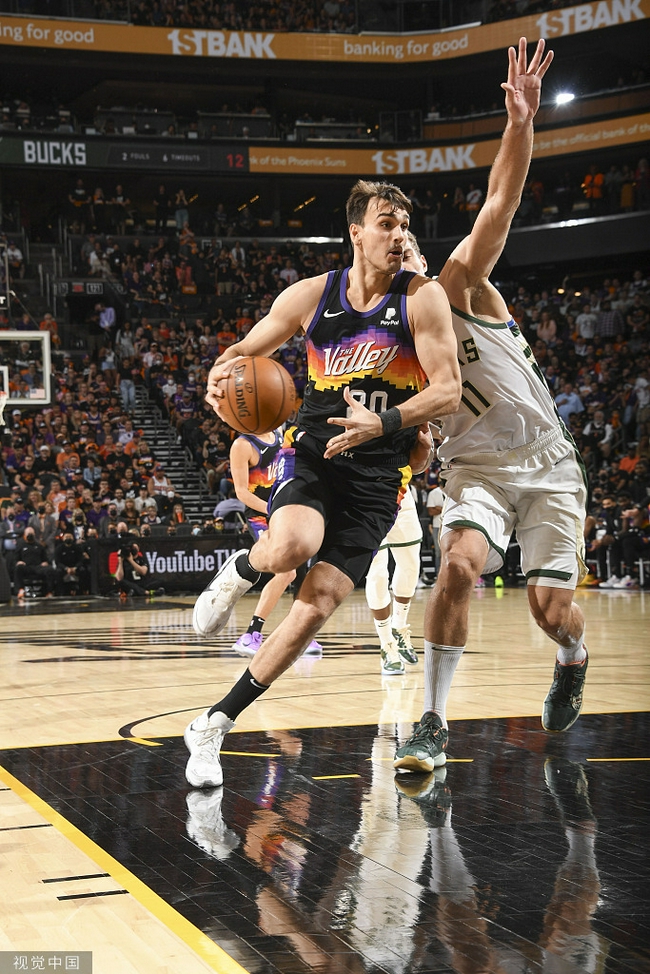 太阳官宣 萨里奇右膝受伤本场比赛不会回归 Nba 太阳官宣 萨里奇右膝受伤本场比赛不会回归 Nba